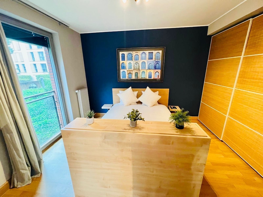 Chic one bedroom with parking&terrace view 4