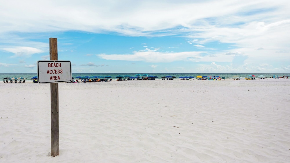 Seagrove 2BR Near Lake & Beach + Free Tickets: Bikes, Dolphin Cruise & More!