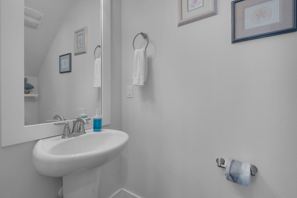 Latitude Adjustment 4 Bedroom Home by RedAwning view 3
