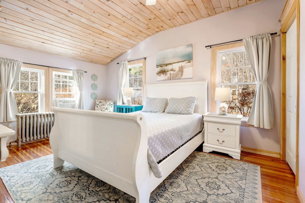 Ogunquit Village 4BR Walk to Beach, Dining & Town Center