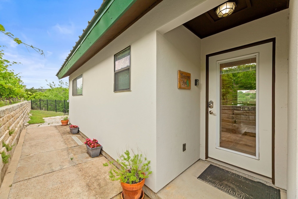 Chardonnay Haus - Unit C
