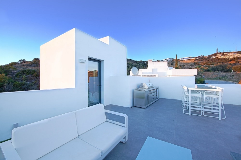 Villa in Marbella With Private Heated Pool