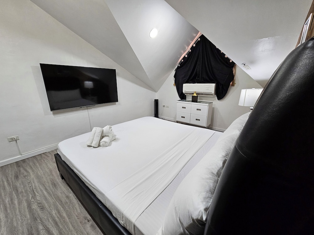 Kandi Suites 2BR with private Jacuzzi