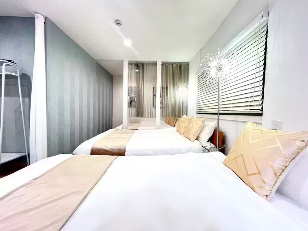 Kuromon Central Self Inn302