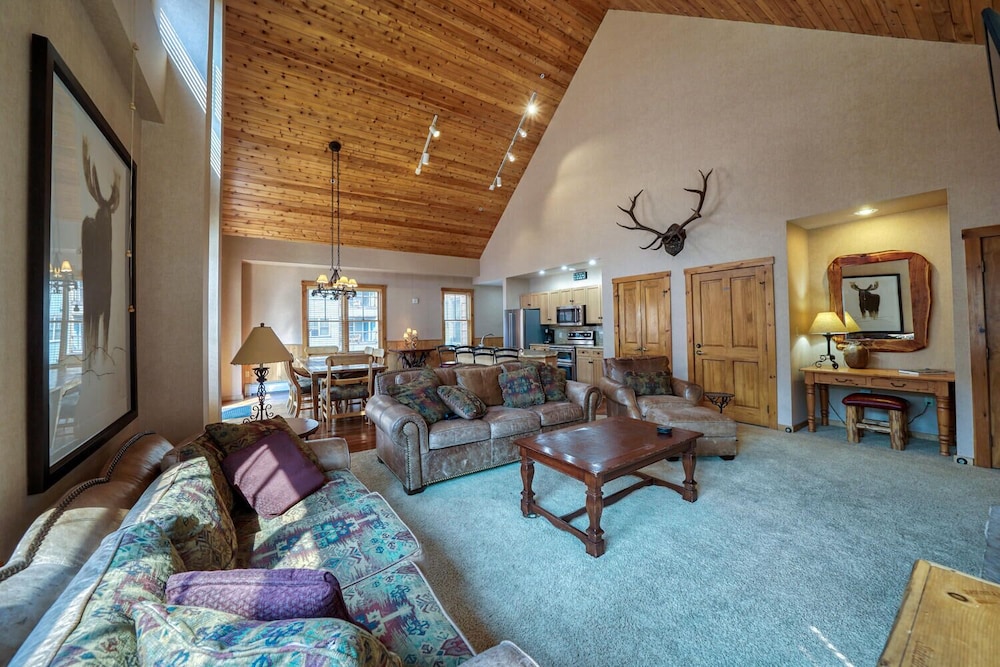 Buffalo Lodge 3 Bed 3 Bath