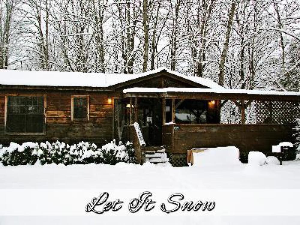 Linville River Log Cabins