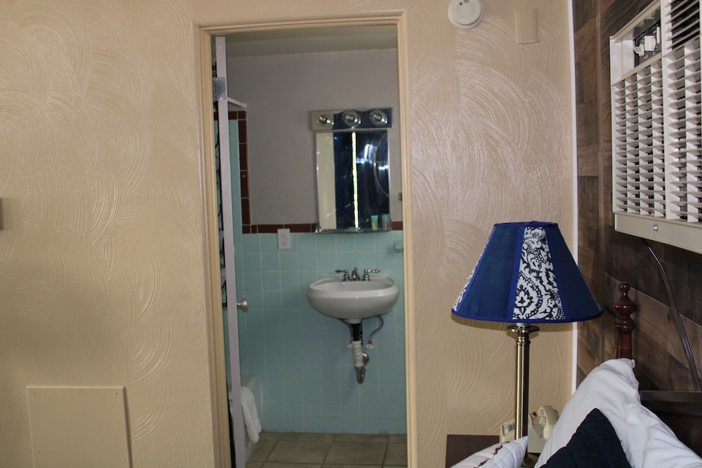 Lockview Motel