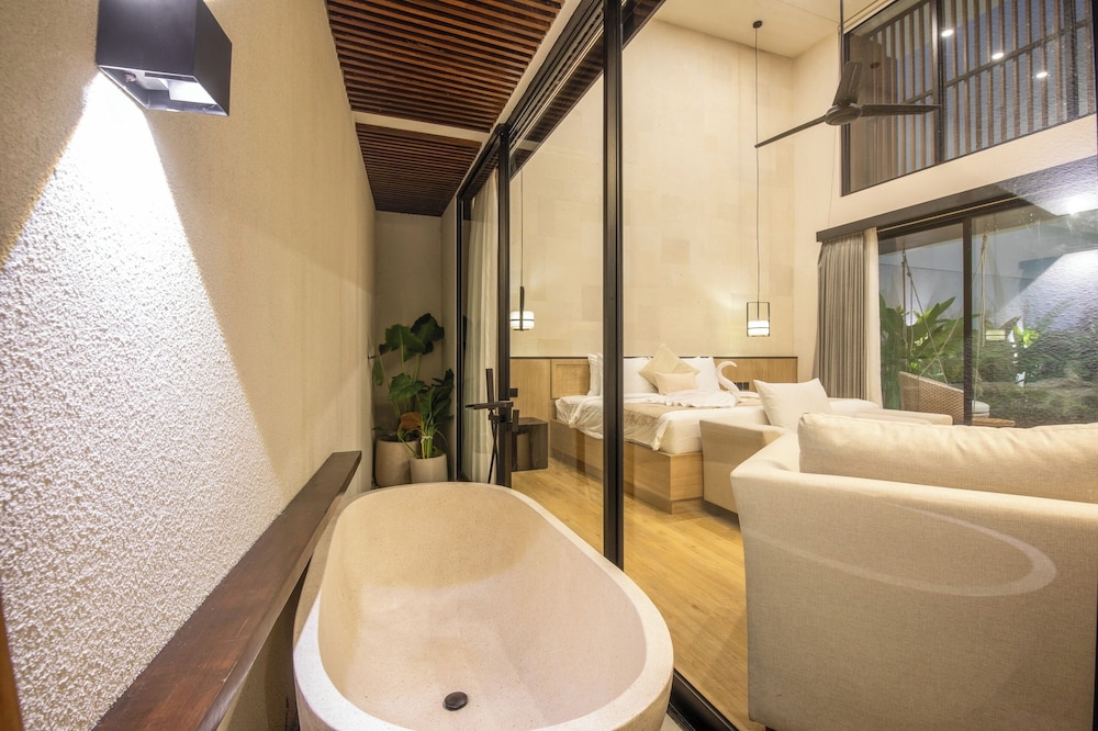 Elegant 3BR Escape Canggu AC 5min Shore
