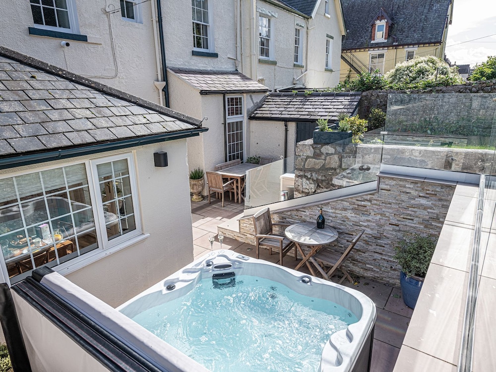 Abbey Lodge