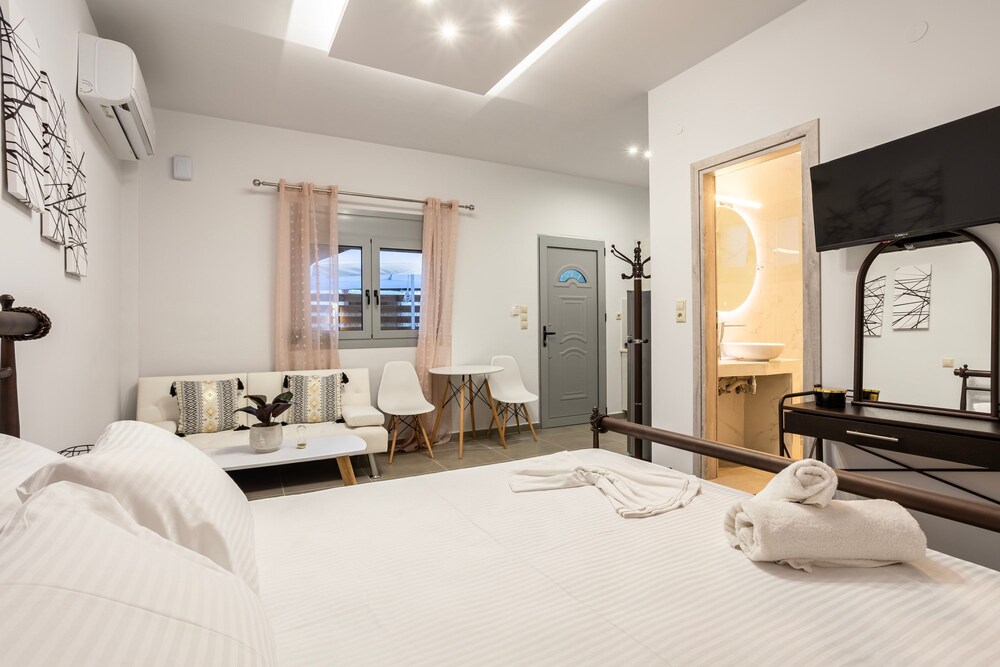 Filiatra Welcoming Hideaway - A Cozy Urban Escape