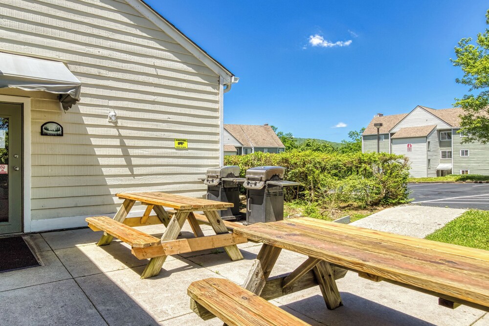Cozy Resort-style Gatlinburg Condo: Indoor Pool! view 5