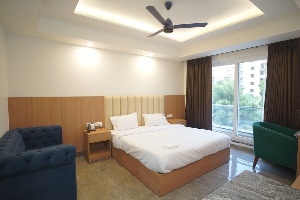 Royal Raven Hotel And Banquet