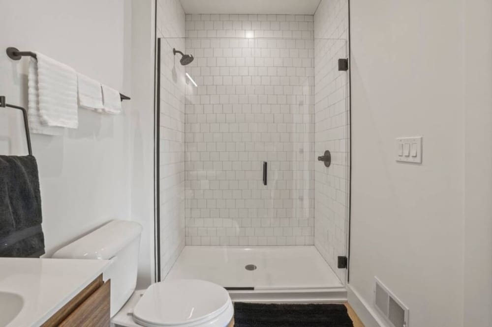 Work Of Art -3 Bedroom Elegant Townhome-columbus