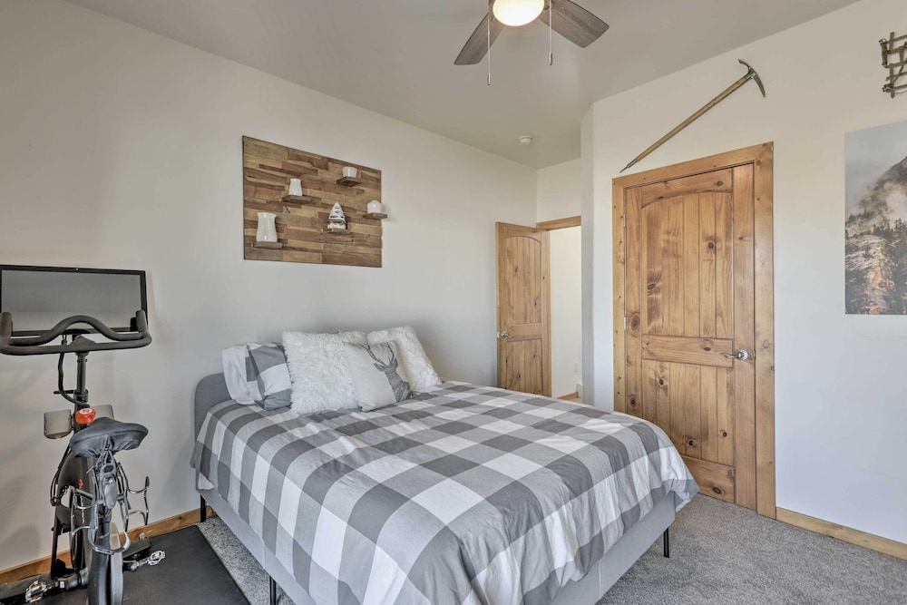 Mountain-view House < 2 Mi to Granby Ranch! view 5
