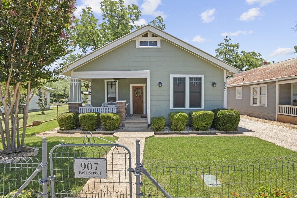 1929 Craftsman Charmer 2 Bedroom Home