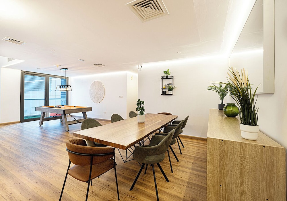 Next'House - Business Boulevard Hostel