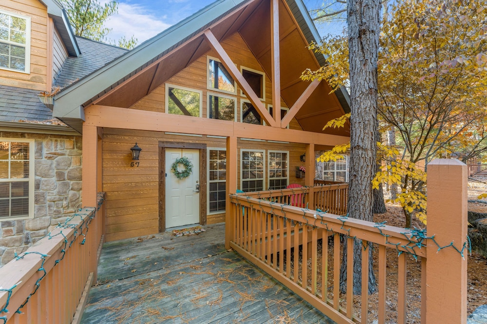 River's Creek 4 Bedroom Cabin by RedAwning