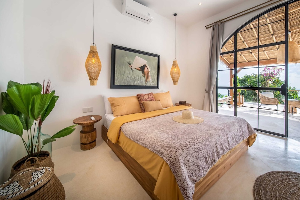 NEW ! Stunning 4BR Jungle View Villa in Lovina view 4