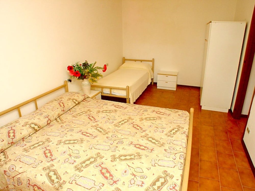 Cozy Apartment With Fenced Garden in Lignano Sabbiadoro
