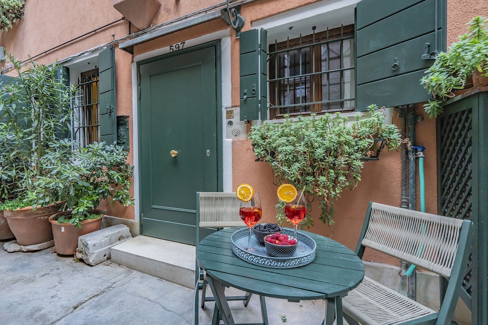 Lo Squero 1 The Secret Courtyard