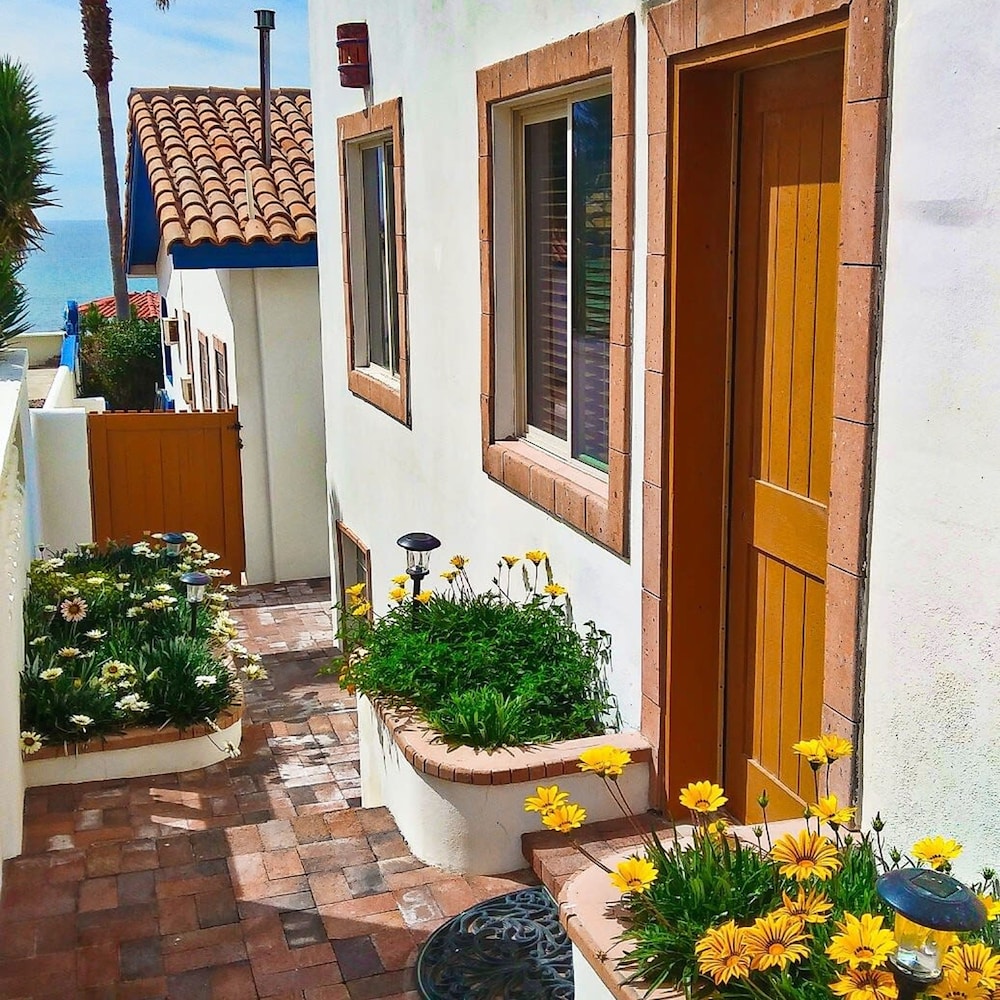 Casa Evita 4 Bedroom Beachfront Home
