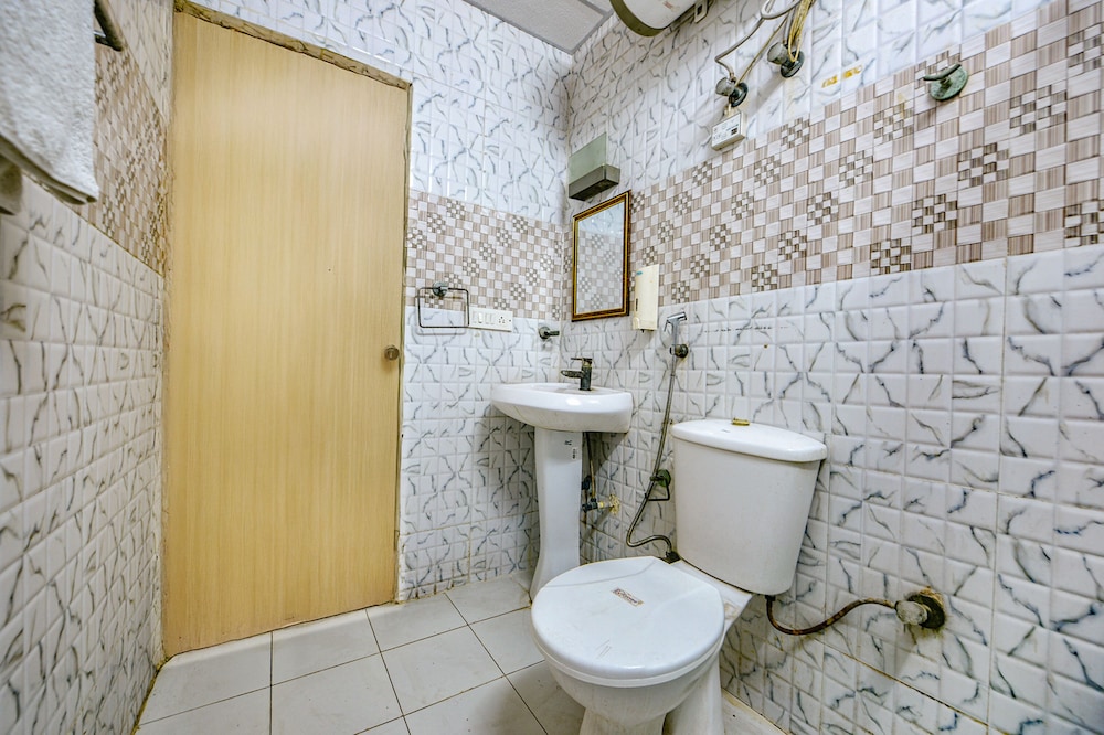 FabHotel The White Orchid