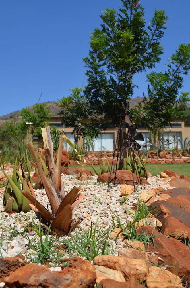 Manor Hills Guest Lodge