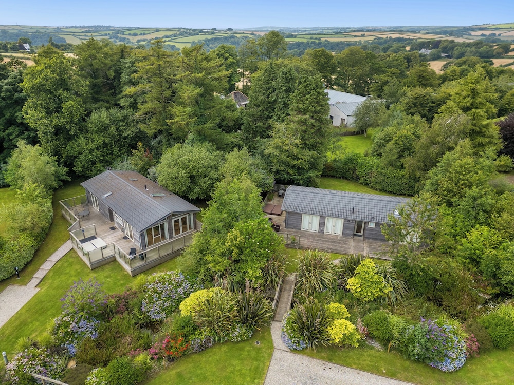 4 Meadow Retreat