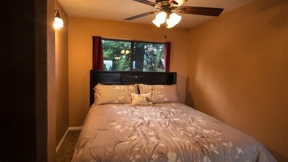 Scenic Wonders Yosemite Aviary 5 Bedroom view 2