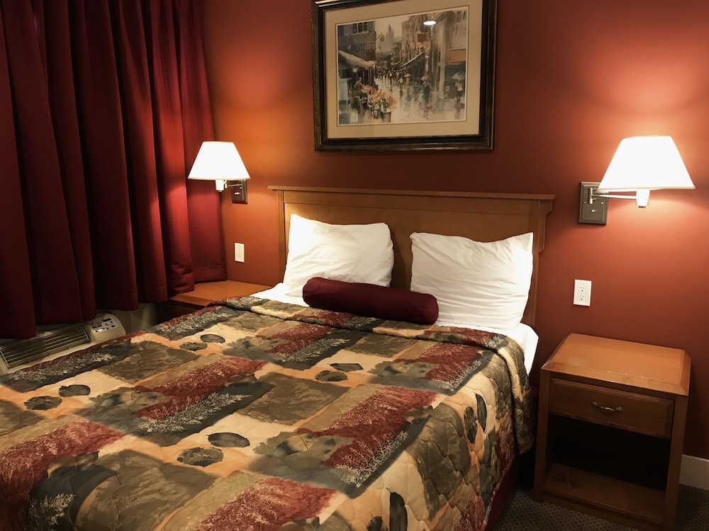 Sahara Suites