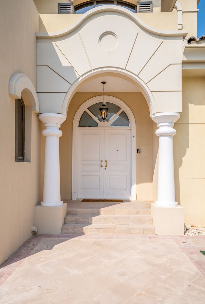 5BR Beach & pool villa in Palm