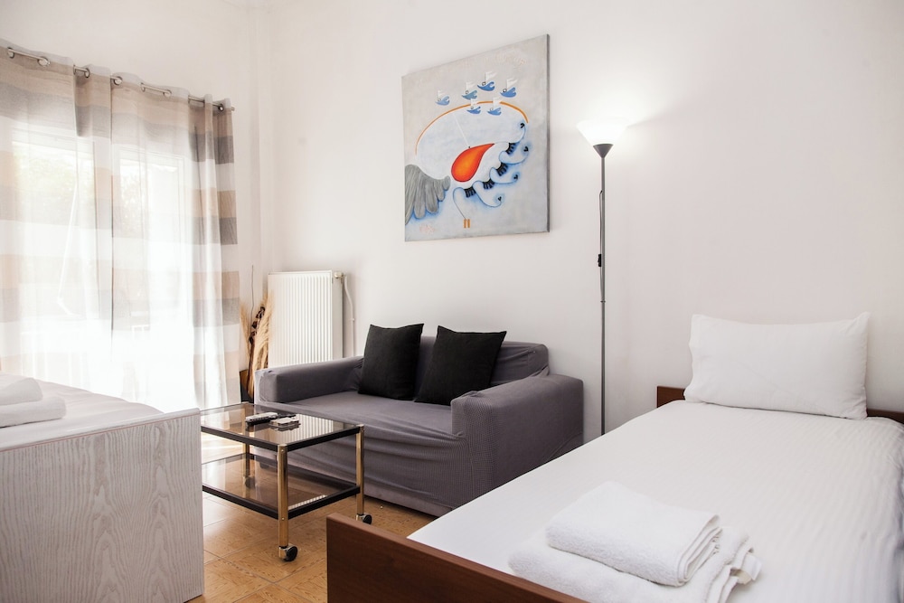 Cozy apt near Stavros Niarchos Park