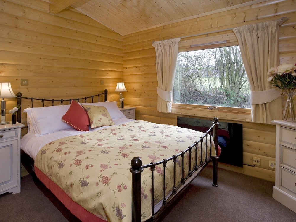 Oxford Vacations - Cherbridge Lodges Riverside Lodges Short Lets - Property Image 15