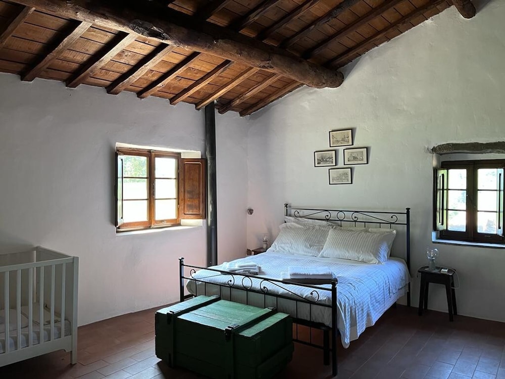 Casale Rustico con Piscina Privata e Ampio Parco