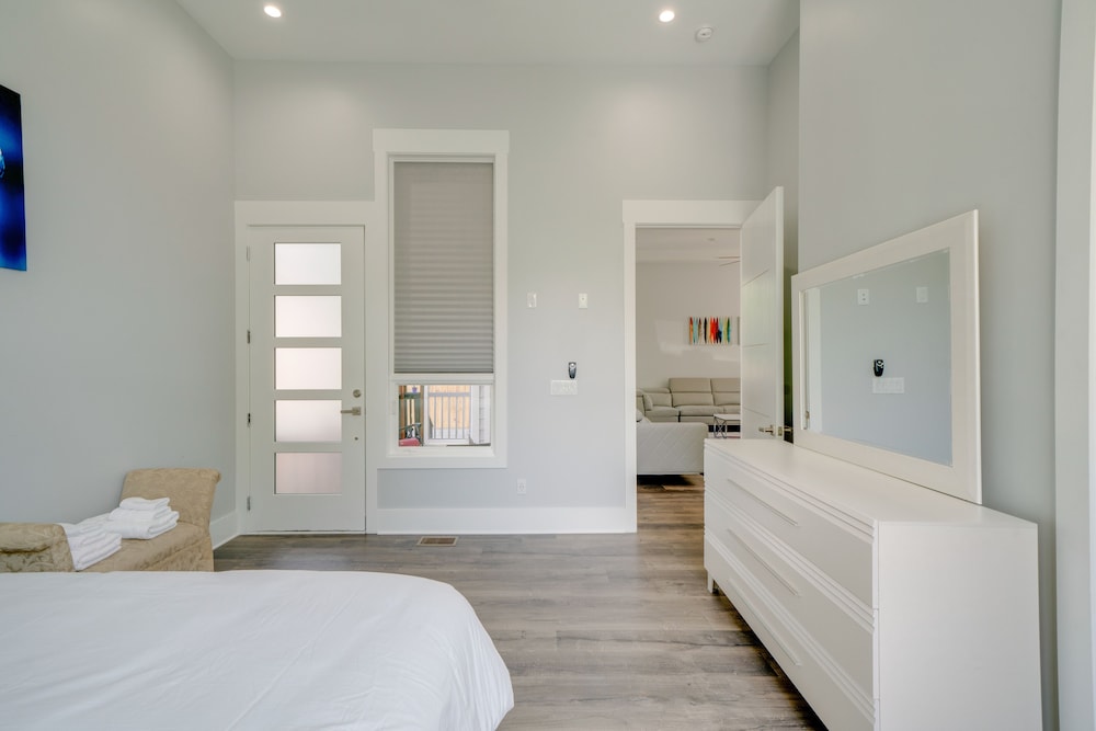 Luxury Unit on 12th South view 4