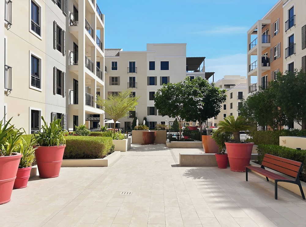 Stylish 2BR with Beach Access