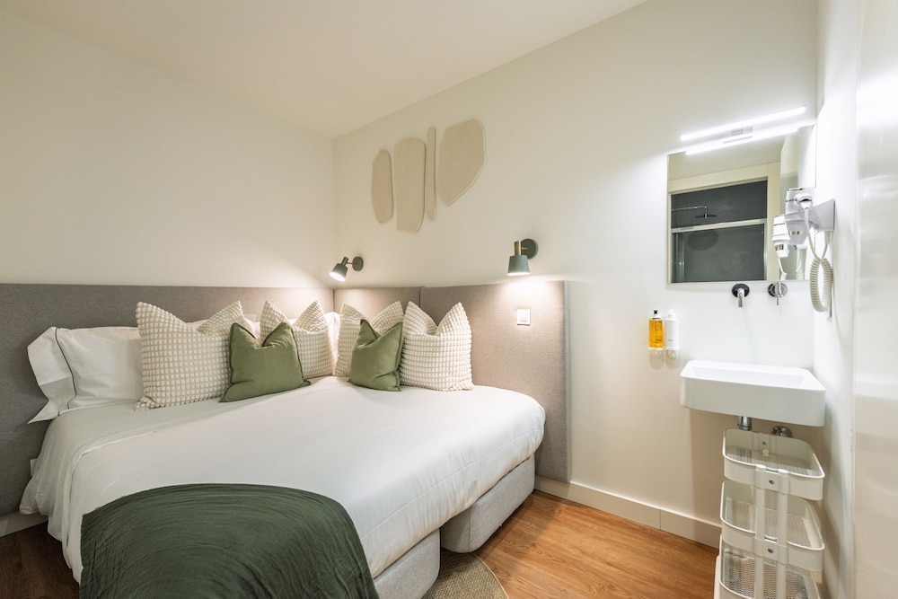 Bom Sucesso Executive Flat 5 1 by Feel Porto