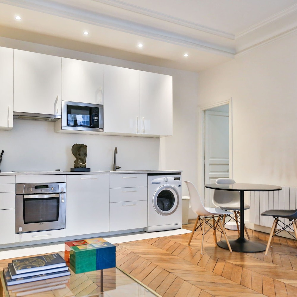 Secret Villiers I Stylish 2 Bed Apt in Villiers
