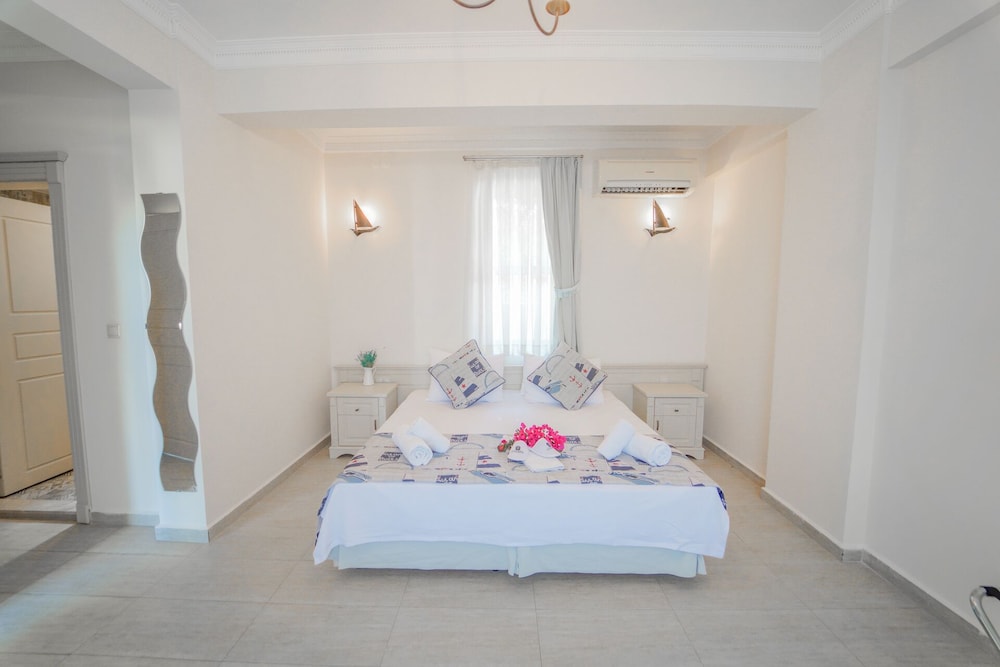 Alacati Marina Palace Otel - Image 44