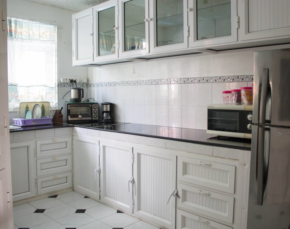 La Joliette Bungalow - Opposite Pereybere Beach