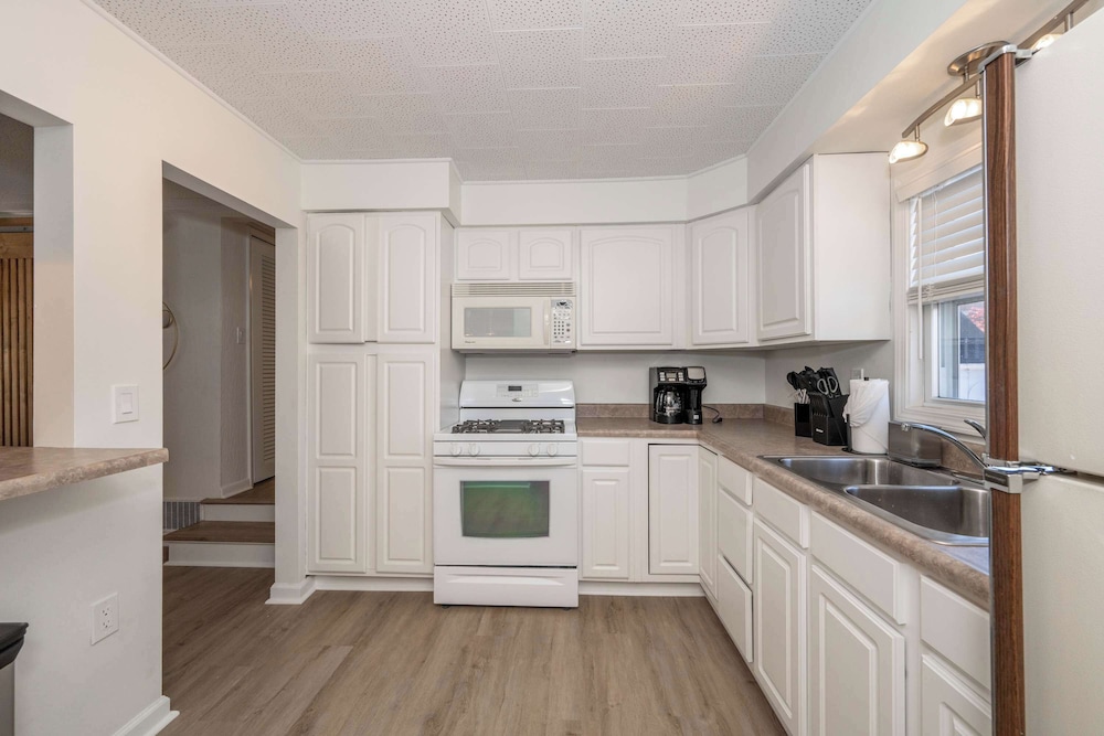 The Grand Elm Suite 2 Sleeps 6