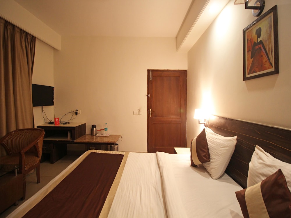OYO 6438 Hotel Valley Plaza