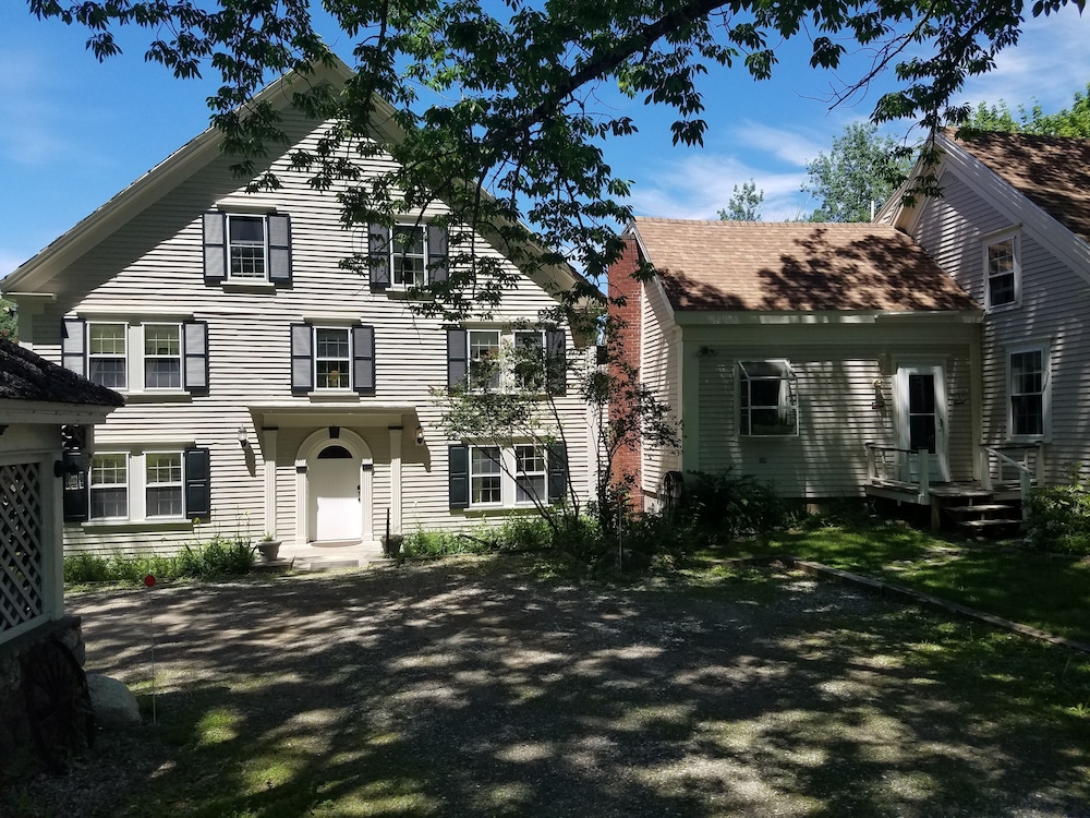 Hawks House Inn