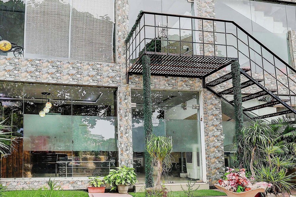 Fabhotel Golden Stone