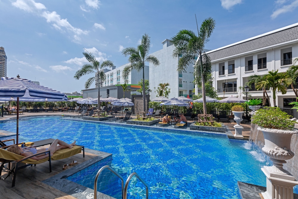 Hotel Sawaddi Patong Resort & Spa by Tolani - Image 1