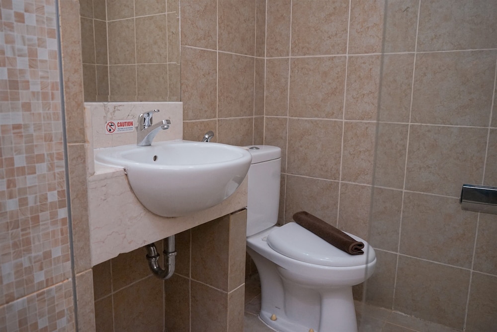 Warm and Minimalist Studio (No Kitchen) at Great Western Apartment
