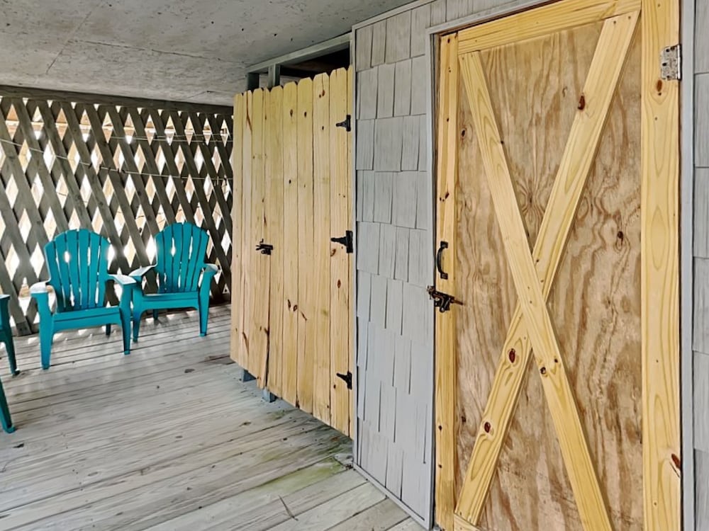 Pelican Nest by Topsail Realty