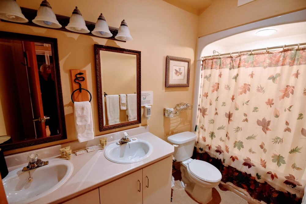 The Burleigh Falls Inn & Suites