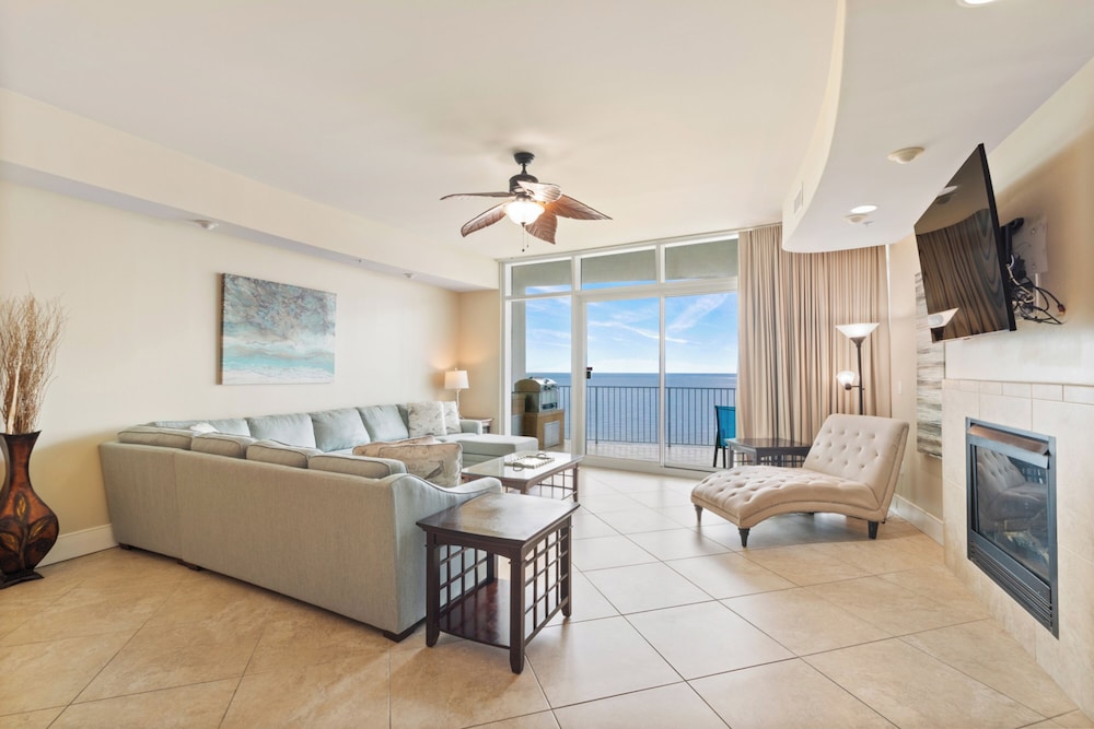 Turquoise Place 1807 D