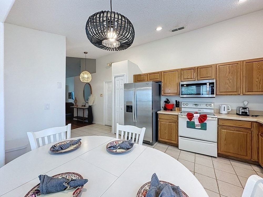 Incredible 4 Bed Pool/spa Home, Minutes To Disney 4 Bedroom Villa
